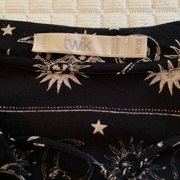 Twik sun and moon black top - Picture 4 of 4